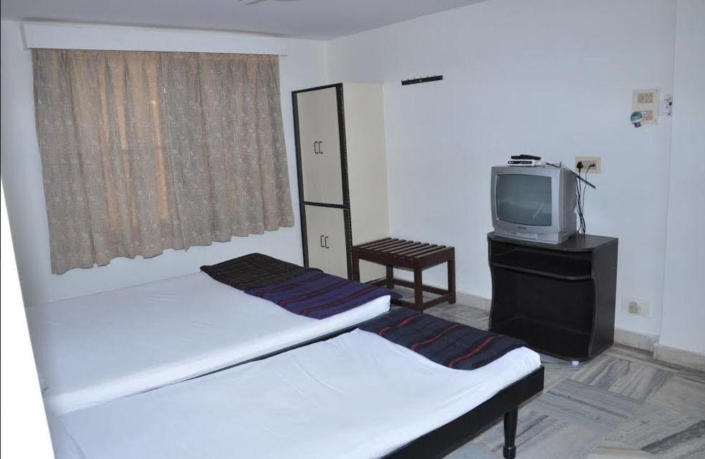 Hotel Maya Deluxe Хайдарабад Экстерьер фото